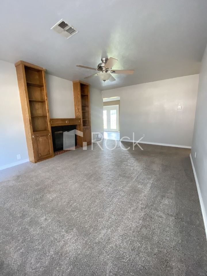 8716 S Hillcrest Dr - Photo 5 of 26