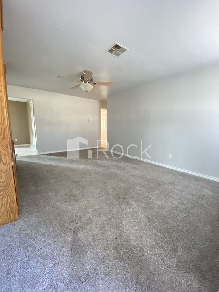 8716 S Hillcrest Dr - Photo 6 of 26