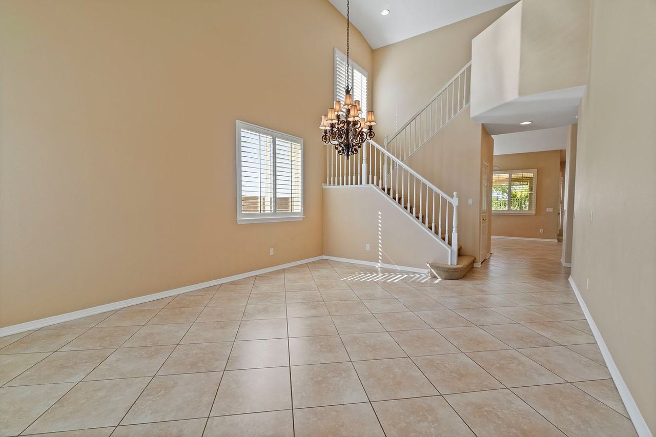 7446 Tioga Ln - Photo 4 of 24