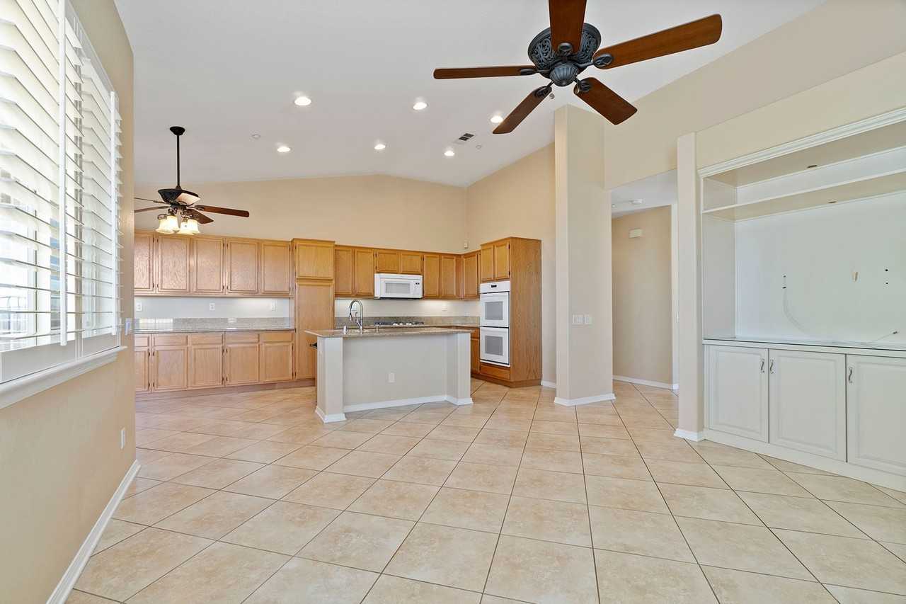 7446 Tioga Ln - Photo 6 of 24