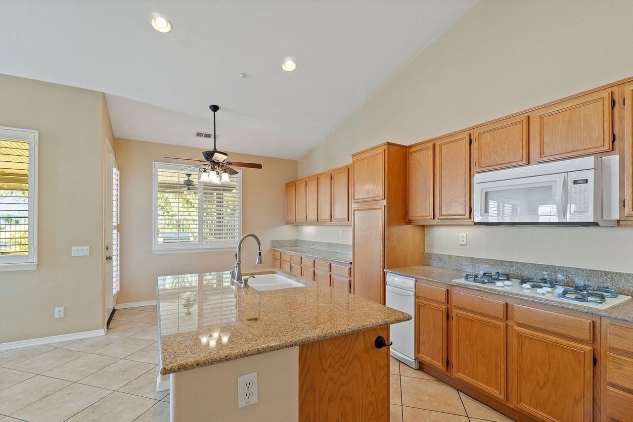 7446 Tioga Ln - Photo 7 of 24