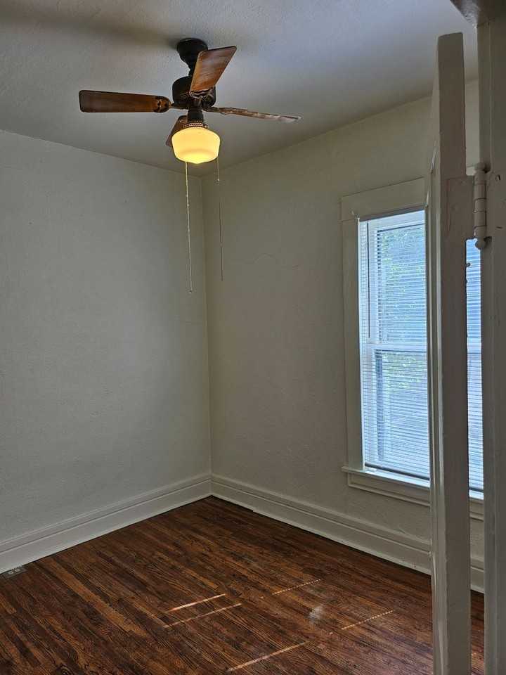1223 Claremont Ave - Photo 4 of 13