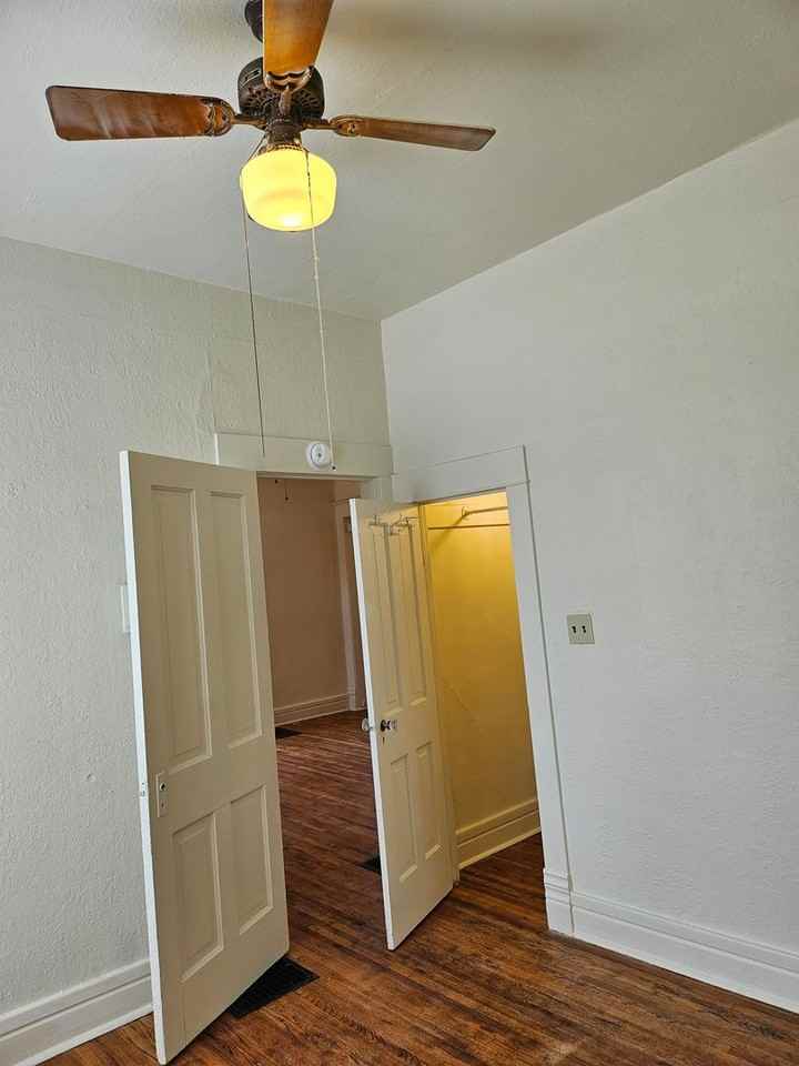 1223 Claremont Ave - Photo 5 of 13