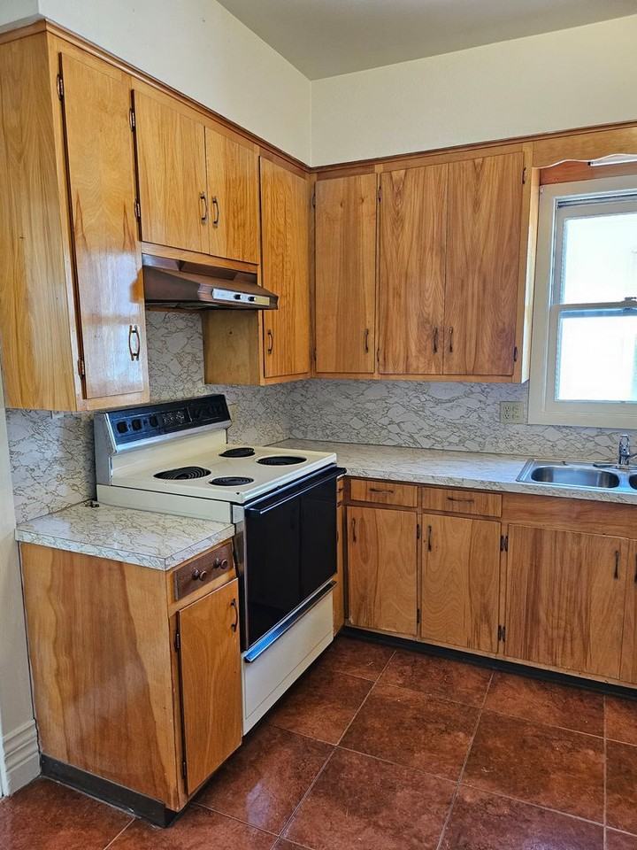 1223 Claremont Ave - Photo 6 of 13