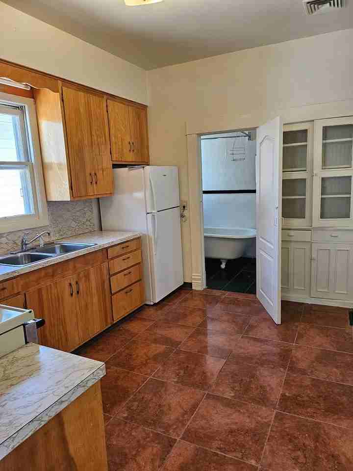 1223 Claremont Ave - Photo 7 of 13