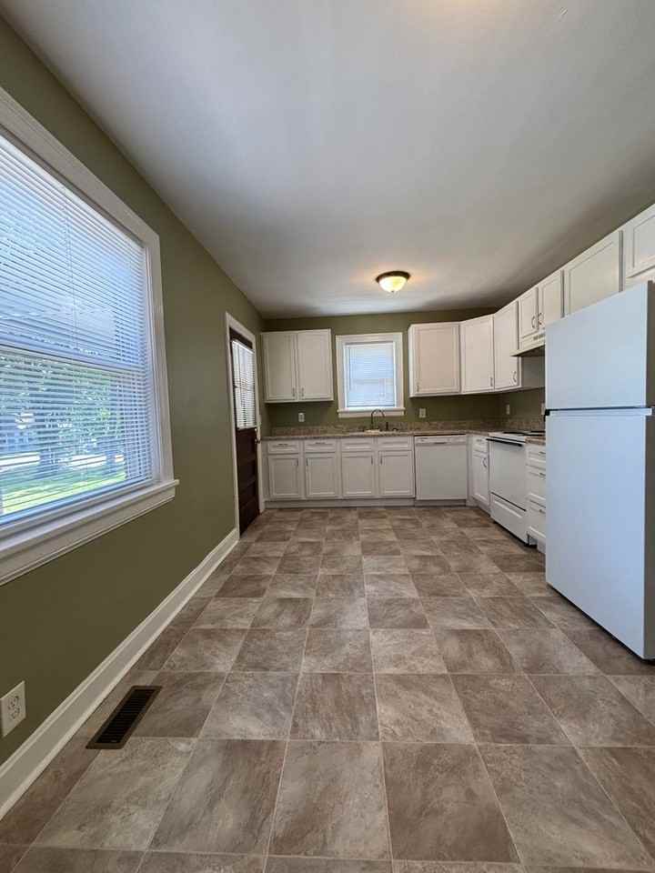 123 Mcgavock Pike - Photo 2 of 7