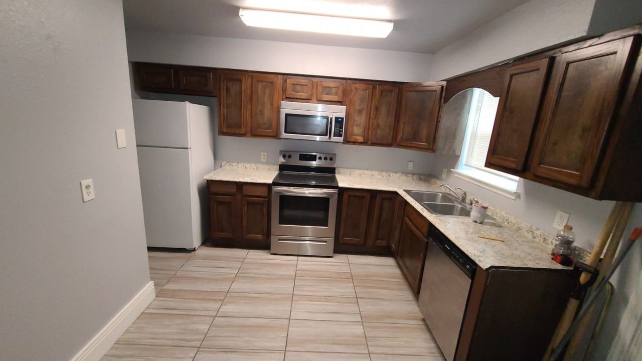 6308 Woodmont Ct - Photo 2 of 10