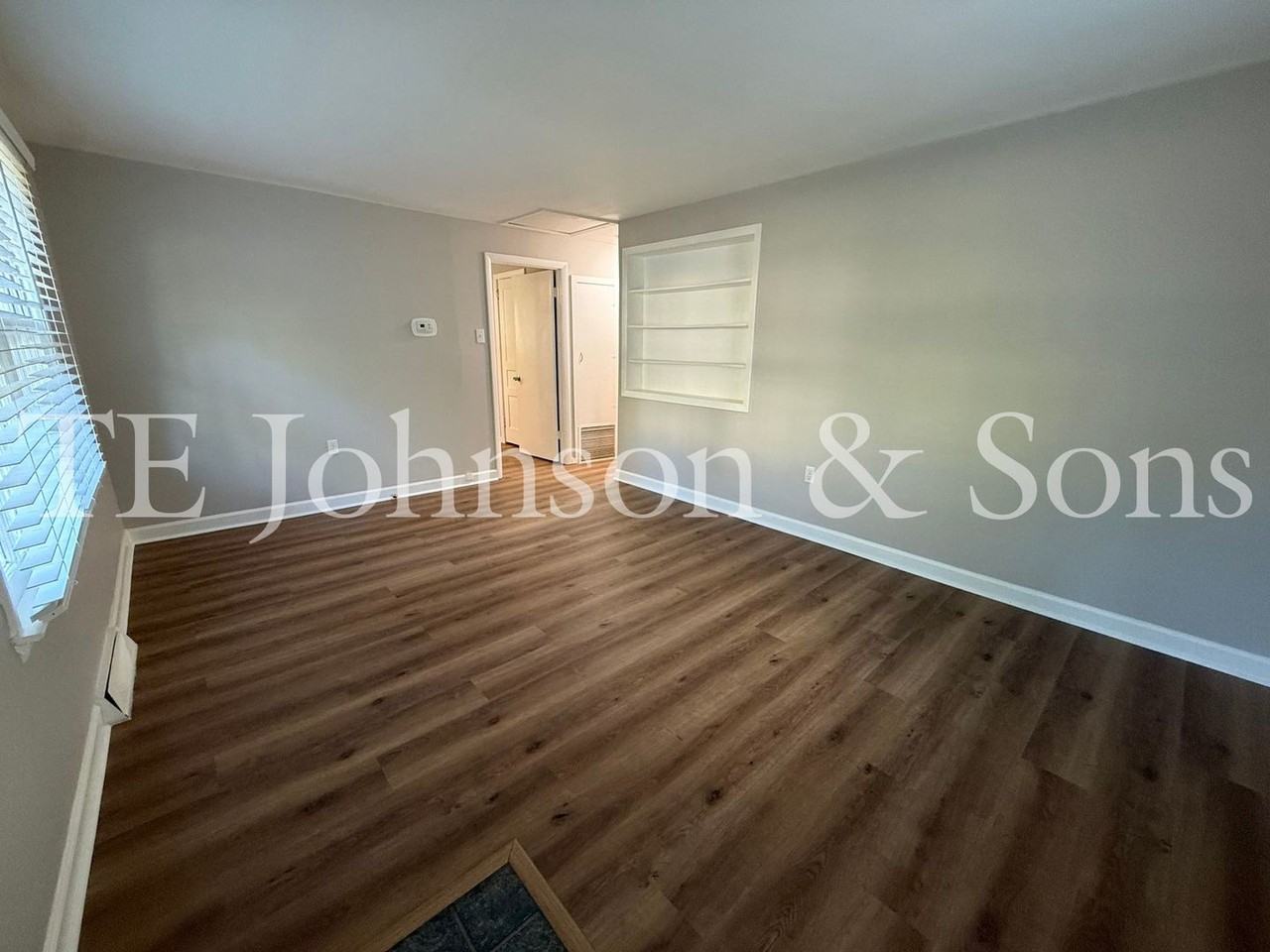 1135 Kenwood St - Photo 2 of 25