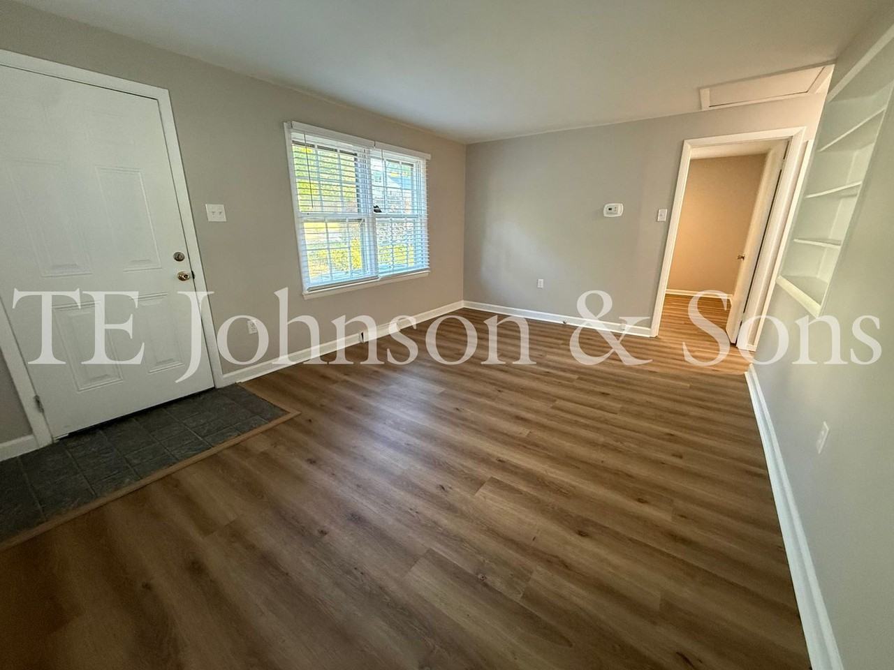 1135 Kenwood St - Photo 3 of 25
