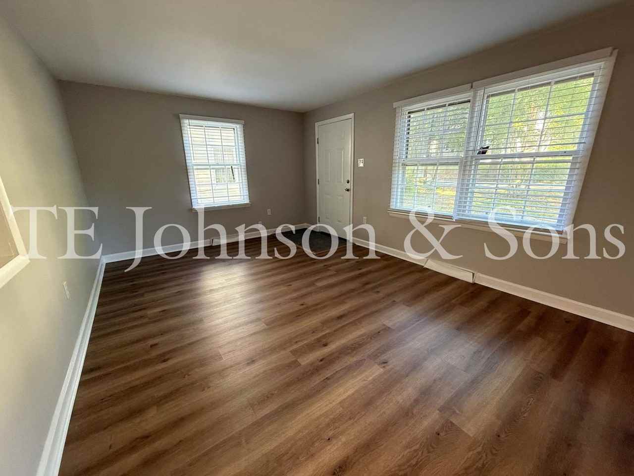 1135 Kenwood St - Photo 4 of 25