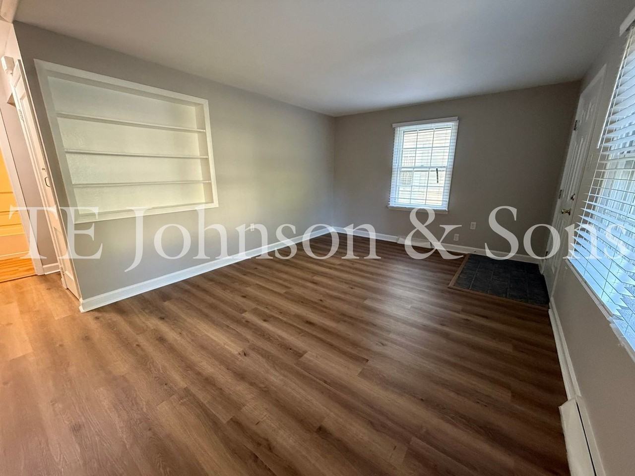 1135 Kenwood St - Photo 5 of 25