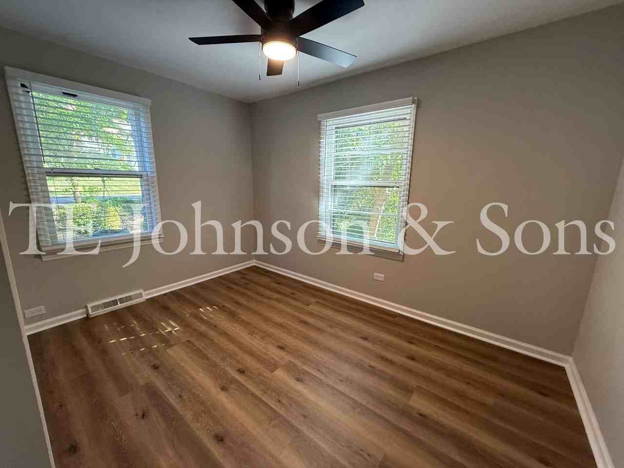 1135 Kenwood St - Photo 6 of 25