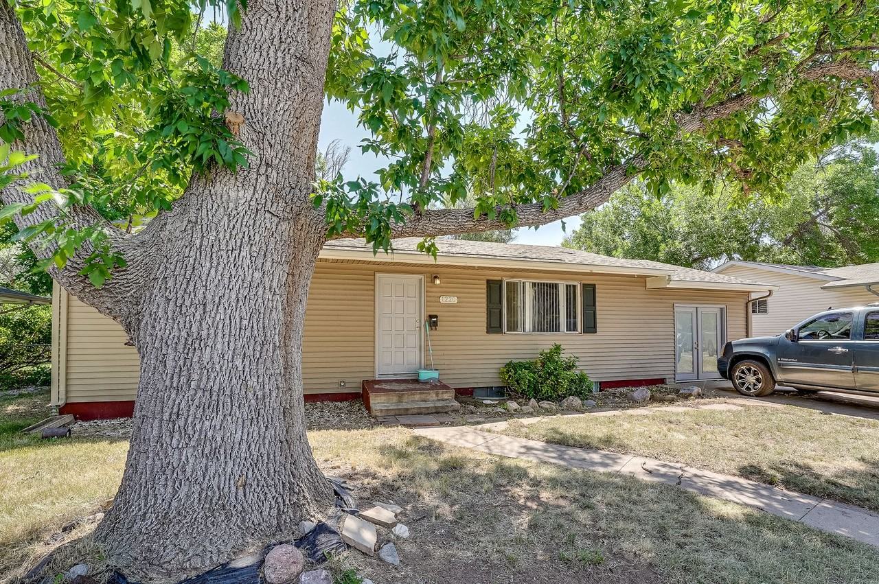 1220 Lynnwood Dr - Photo 3 of 22
