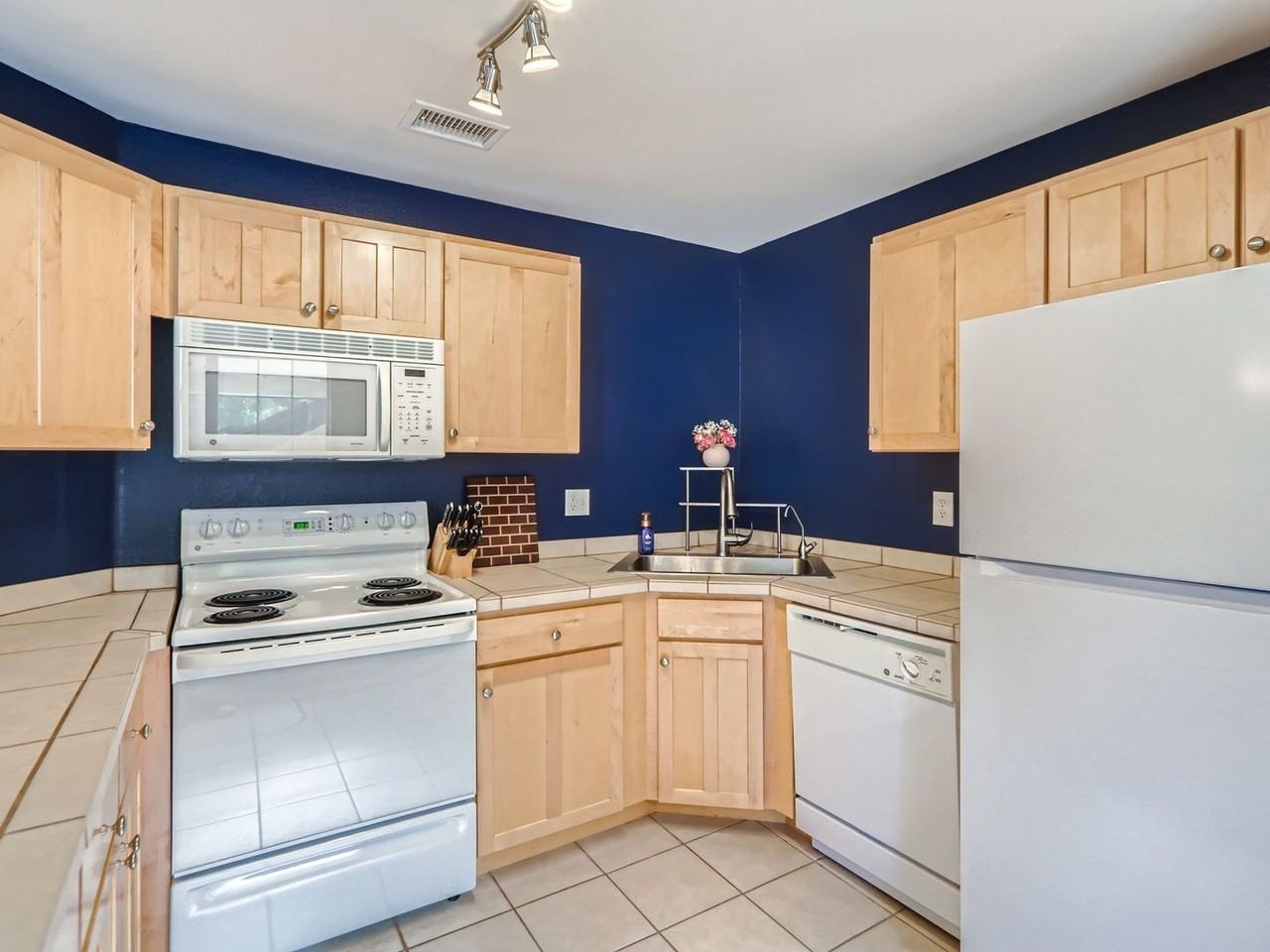 8643 E Dry Creek Rd #1221 - Photo 4 of 12