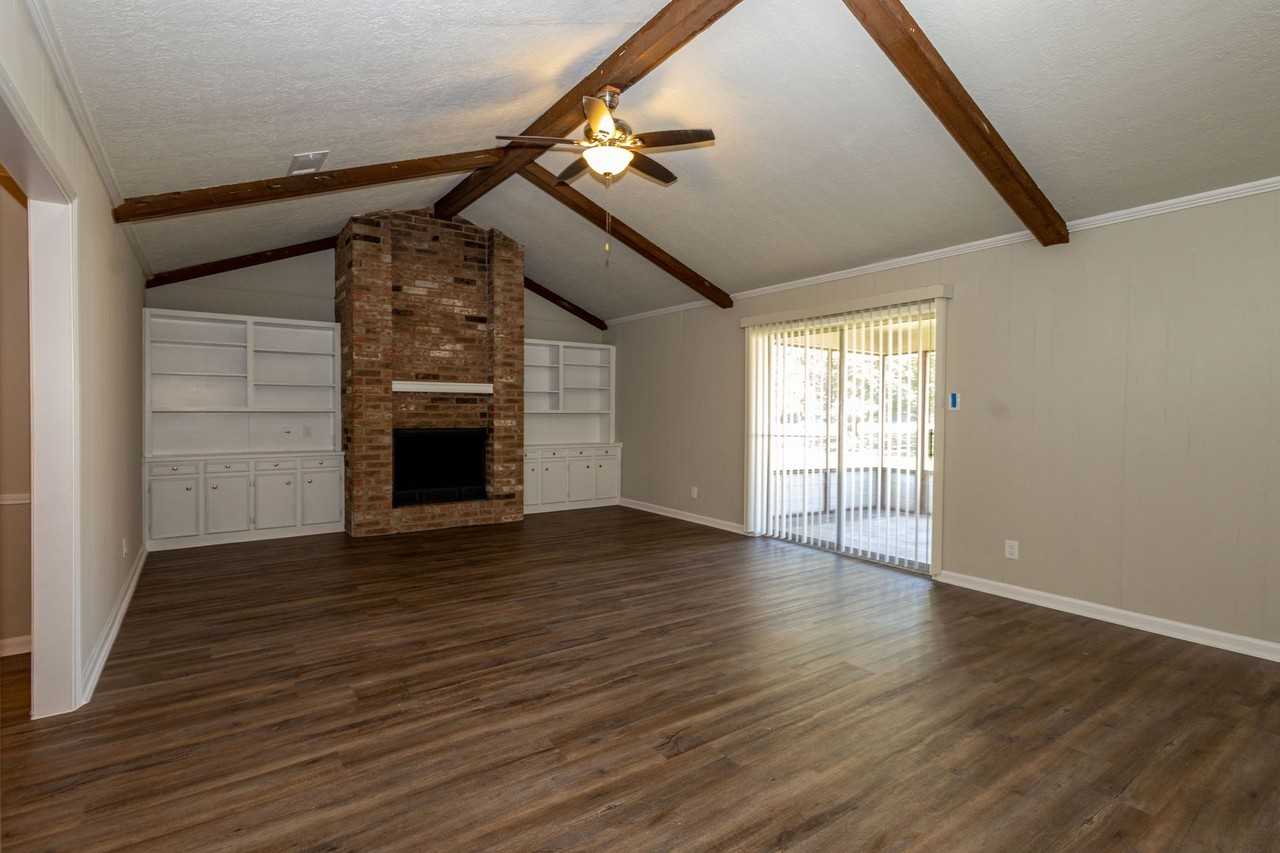 5810 Meadowview Rd - Photo 3 of 17