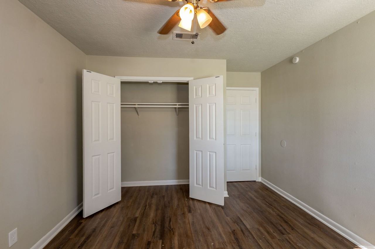 5810 Meadowview Rd - Photo 7 of 17
