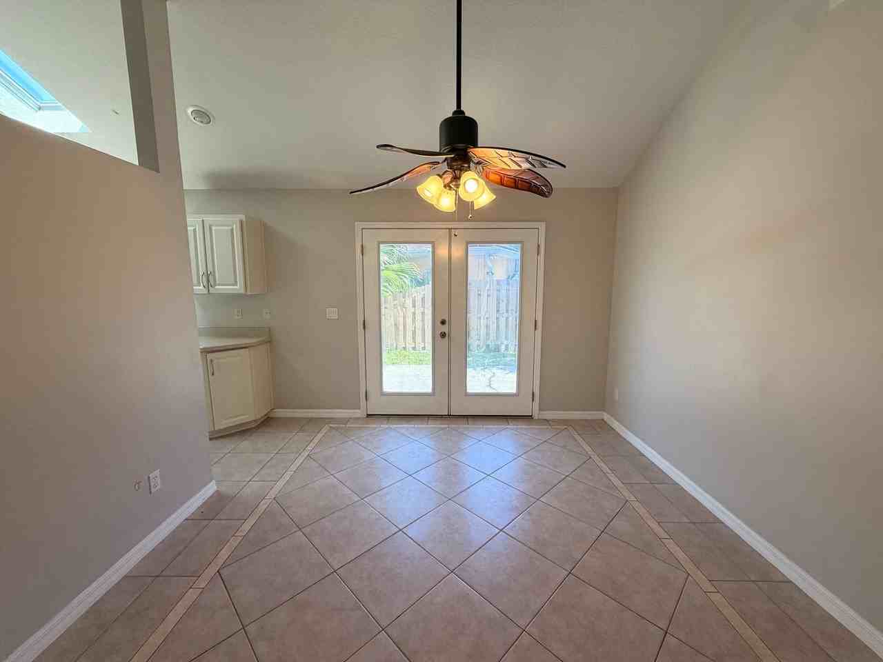527 Terriere Way - Photo 4 of 14