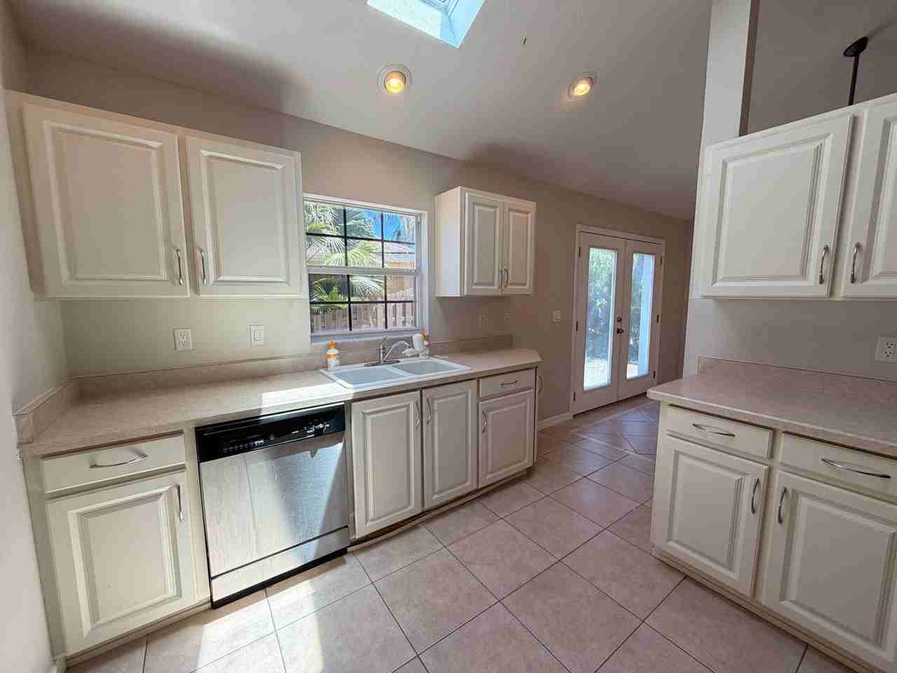 527 Terriere Way - Photo 6 of 14