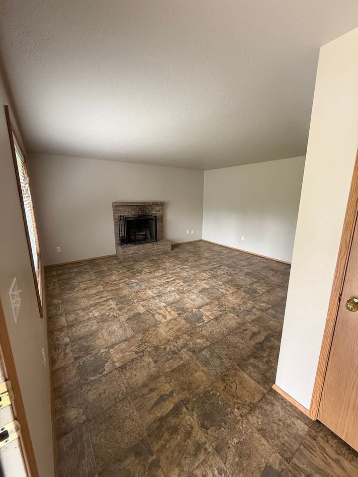 2179 Dahlia St - Photo 3 of 19