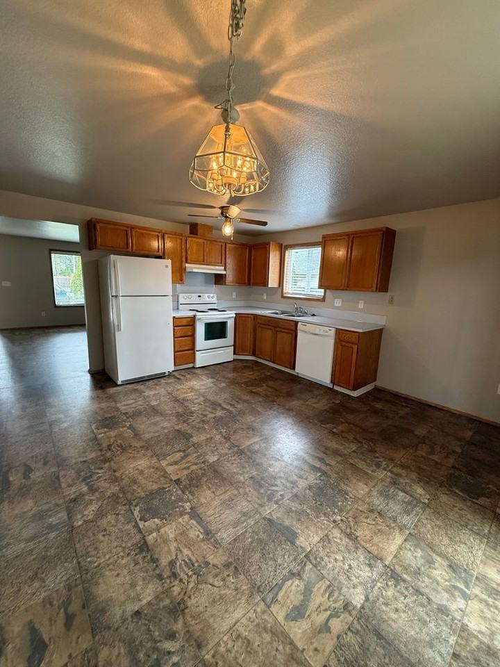 2179 Dahlia St - Photo 7 of 19