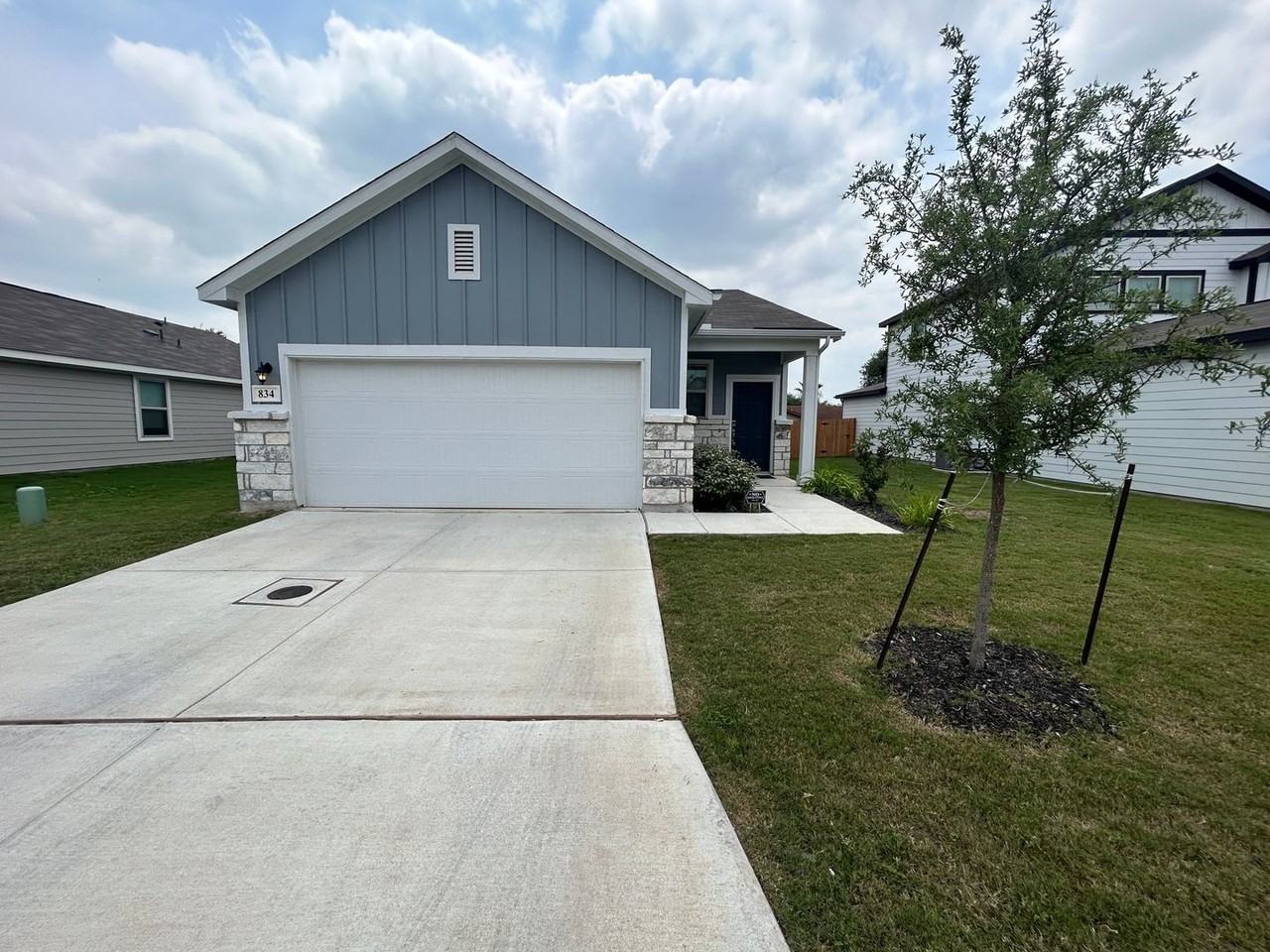 834 Hickory Trl - Photo 2 of 22