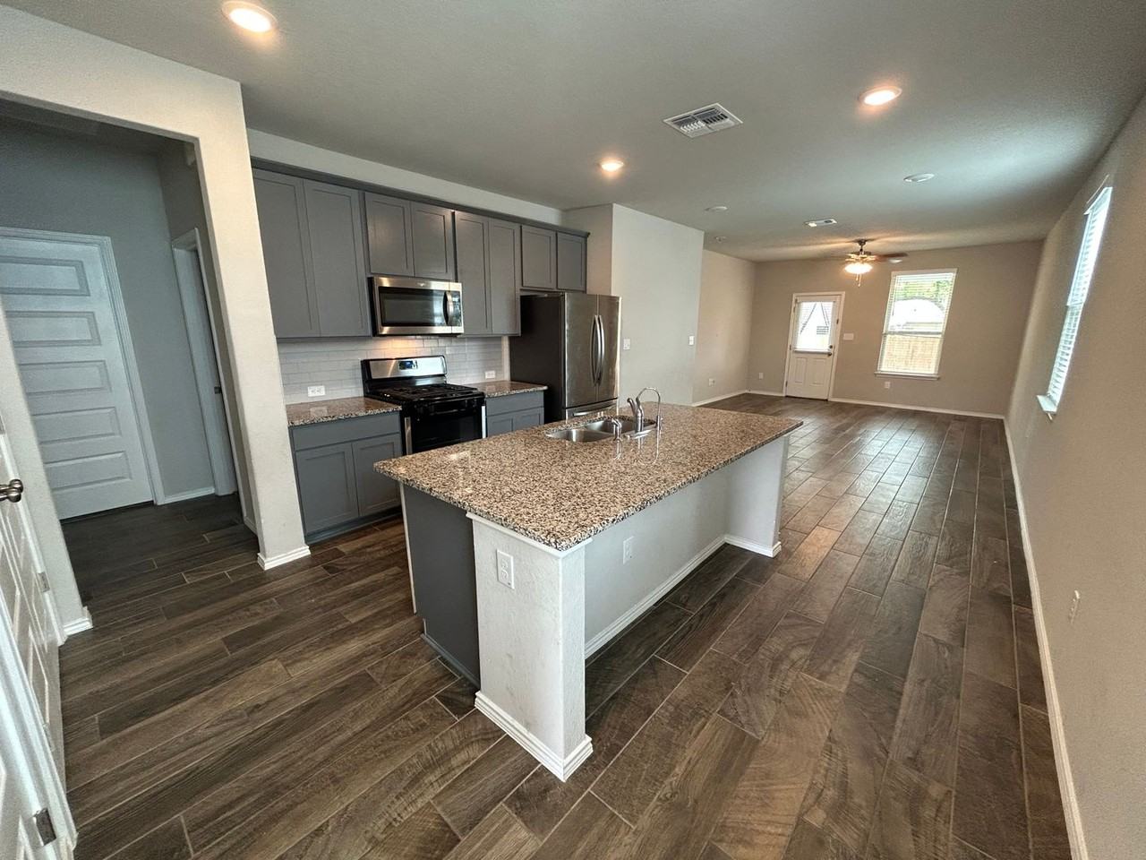 834 Hickory Trl - Photo 3 of 22