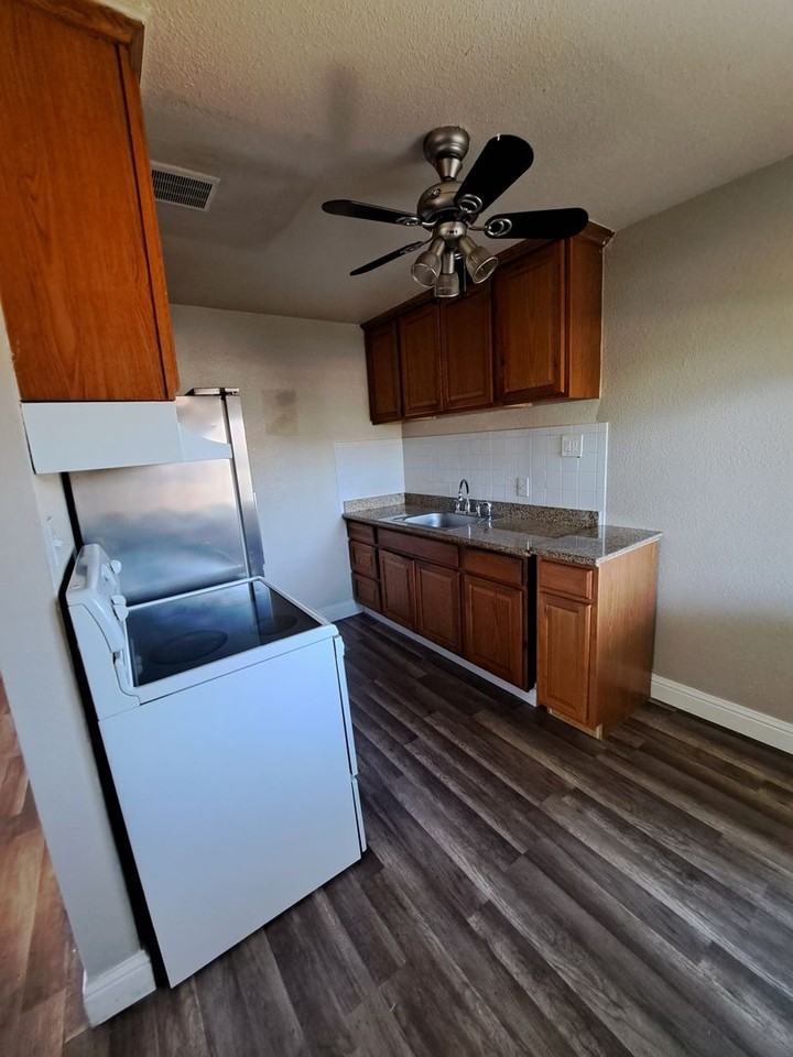 207 Brown St - Photo 3 of 11