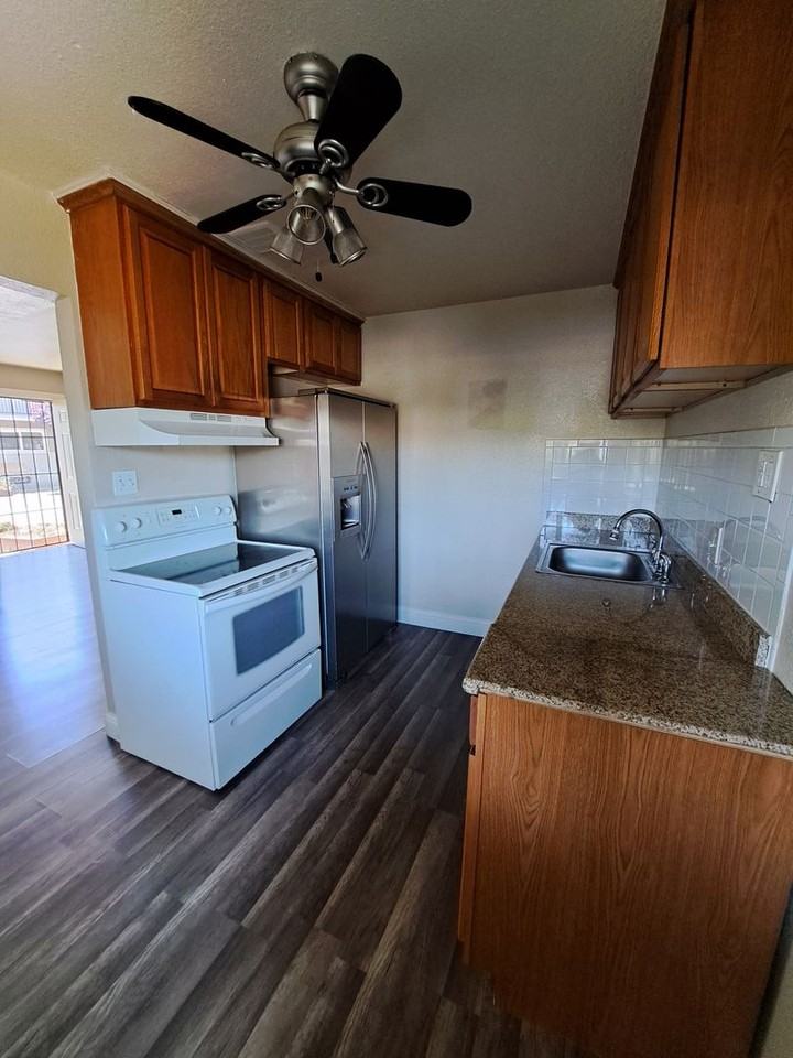 207 Brown St - Photo 4 of 11