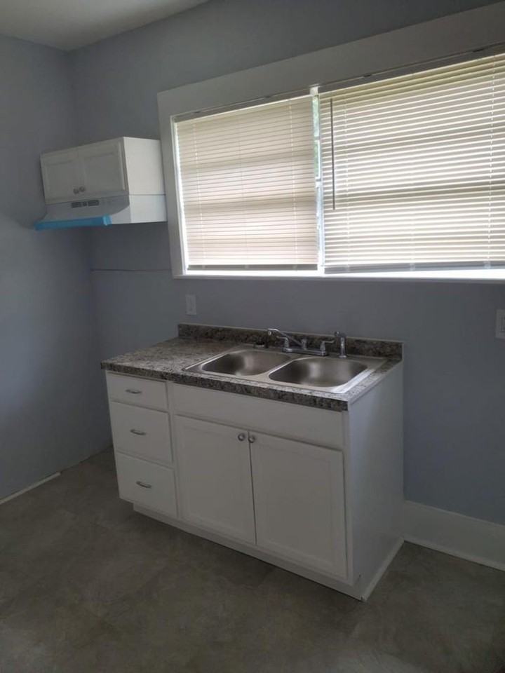 664 Escambia St - Photo 5 of 14