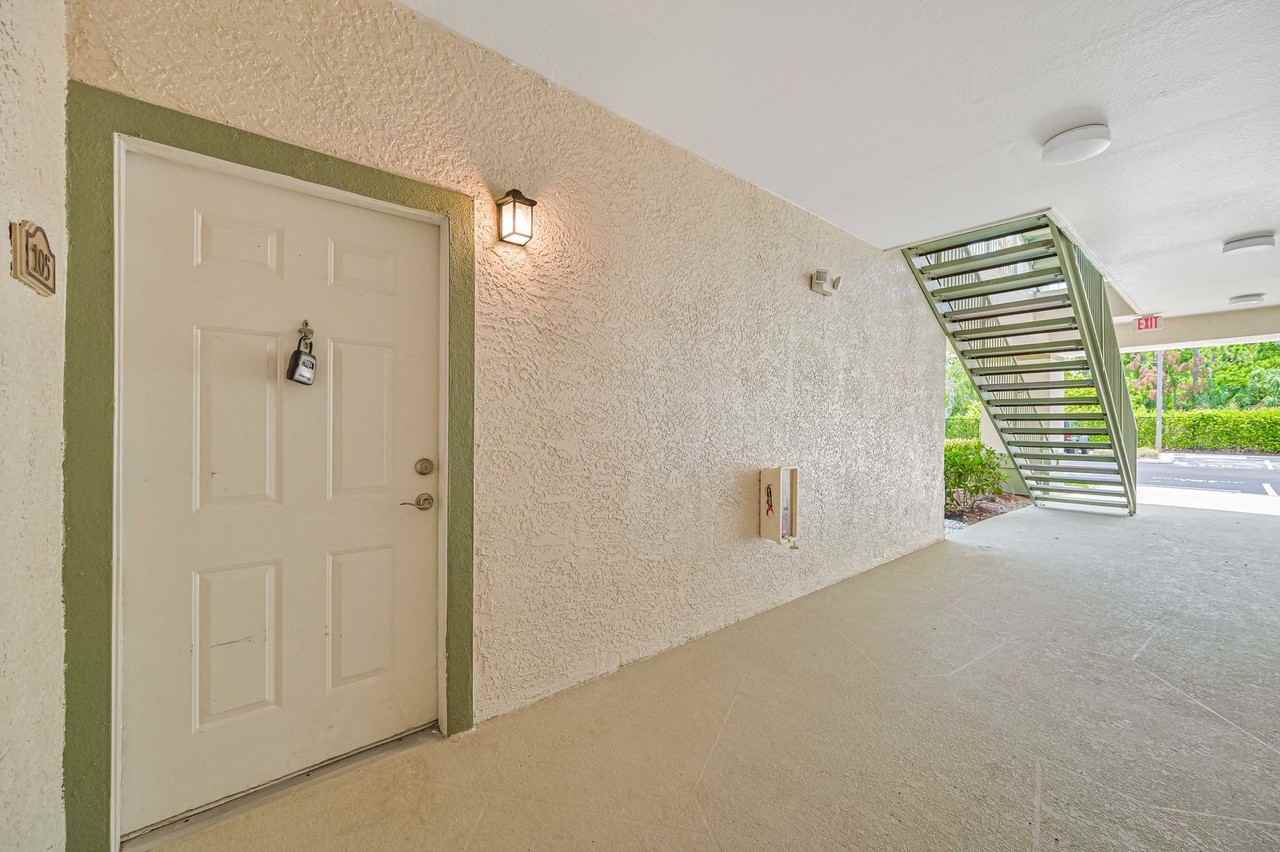 23660 Walden Center Dr - Photo 5 of 25