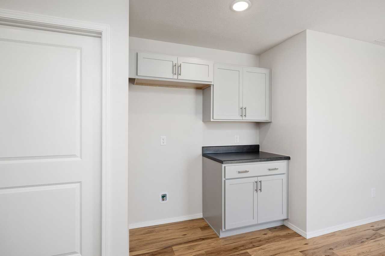 781 W Navajo St - Photo 2 of 25