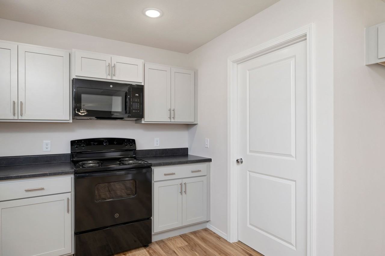 781 W Navajo St - Photo 5 of 25