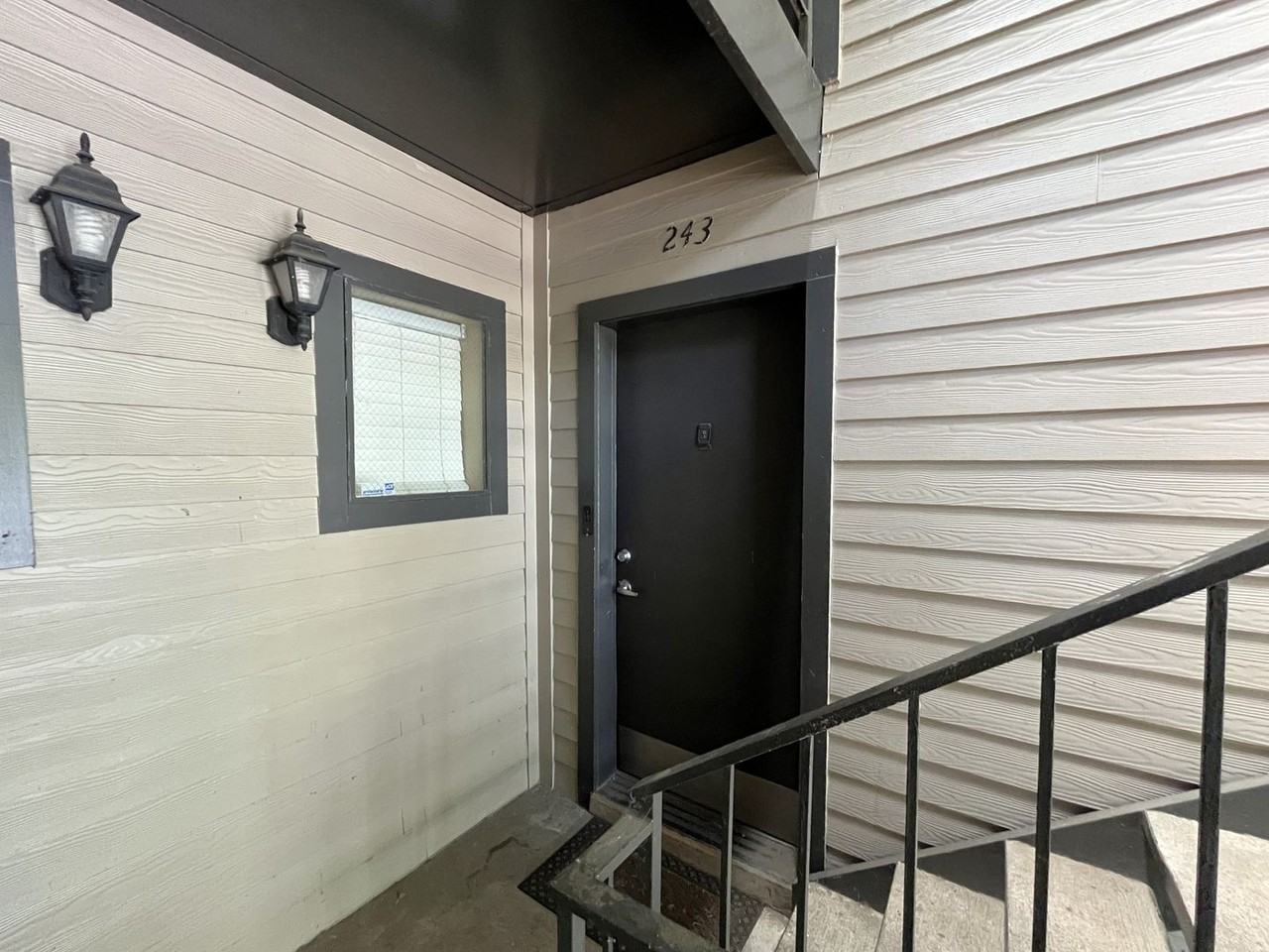 243 Summit Ridge Dr - Photo 2 of 14