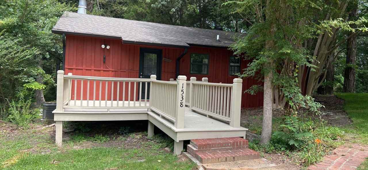 1538 Alderson Loop - Photo 2 of 16