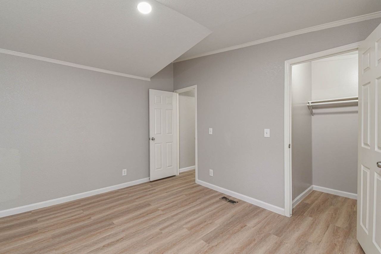 10210 Berrypatch Ln - Photo 5 of 22