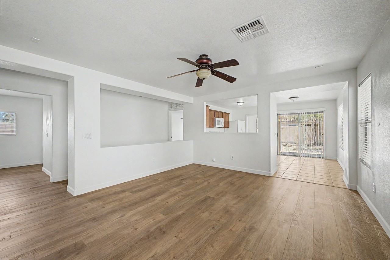 1112 S Bogle Ct - Photo 2 of 26