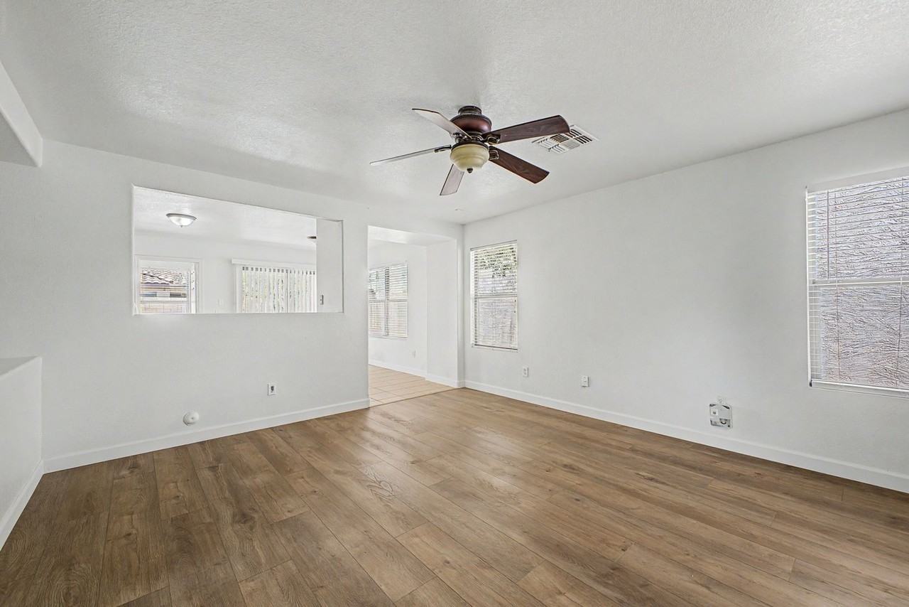 1112 S Bogle Ct - Photo 3 of 26