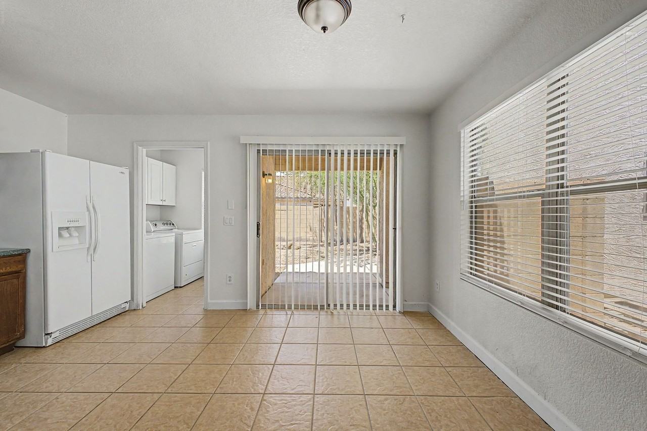 1112 S Bogle Ct - Photo 5 of 26