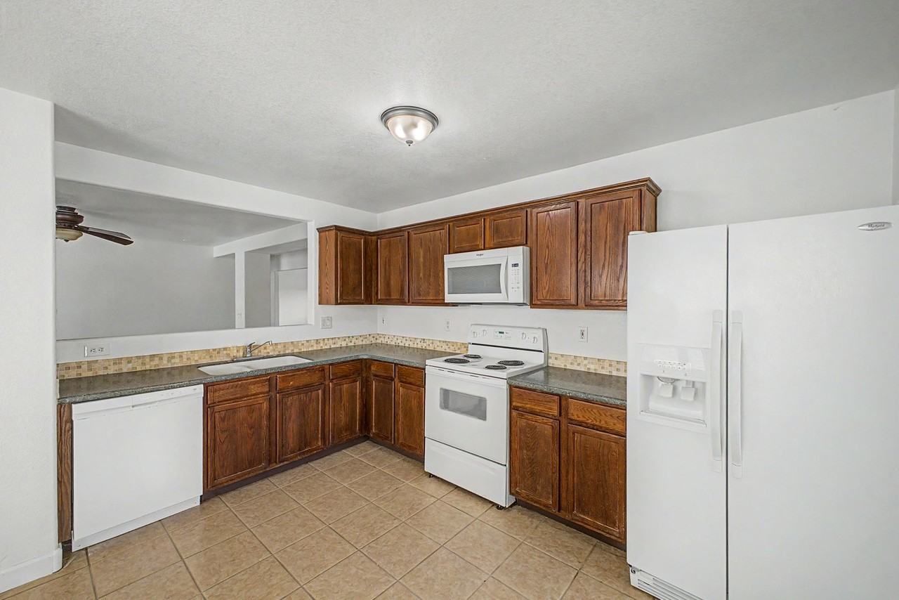 1112 S Bogle Ct - Photo 7 of 26