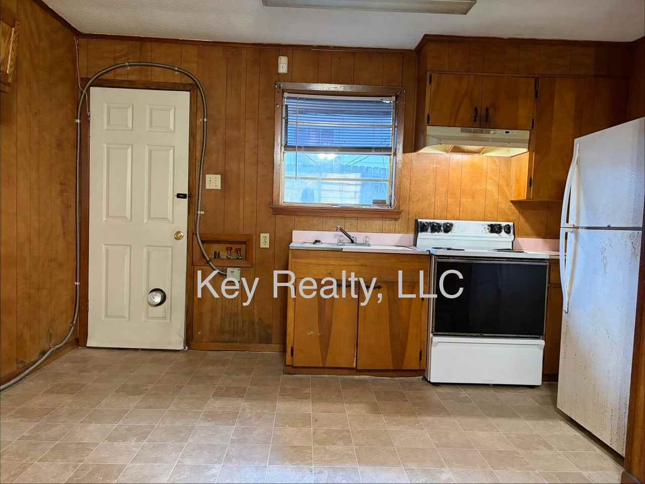 2517 Webster St Apt A - Photo 3 of 6