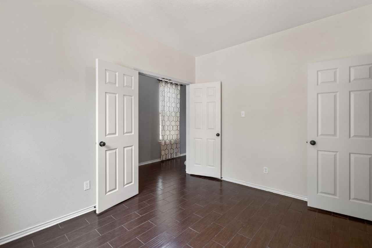 2704 Greenlee Dr - Photo 6 of 31