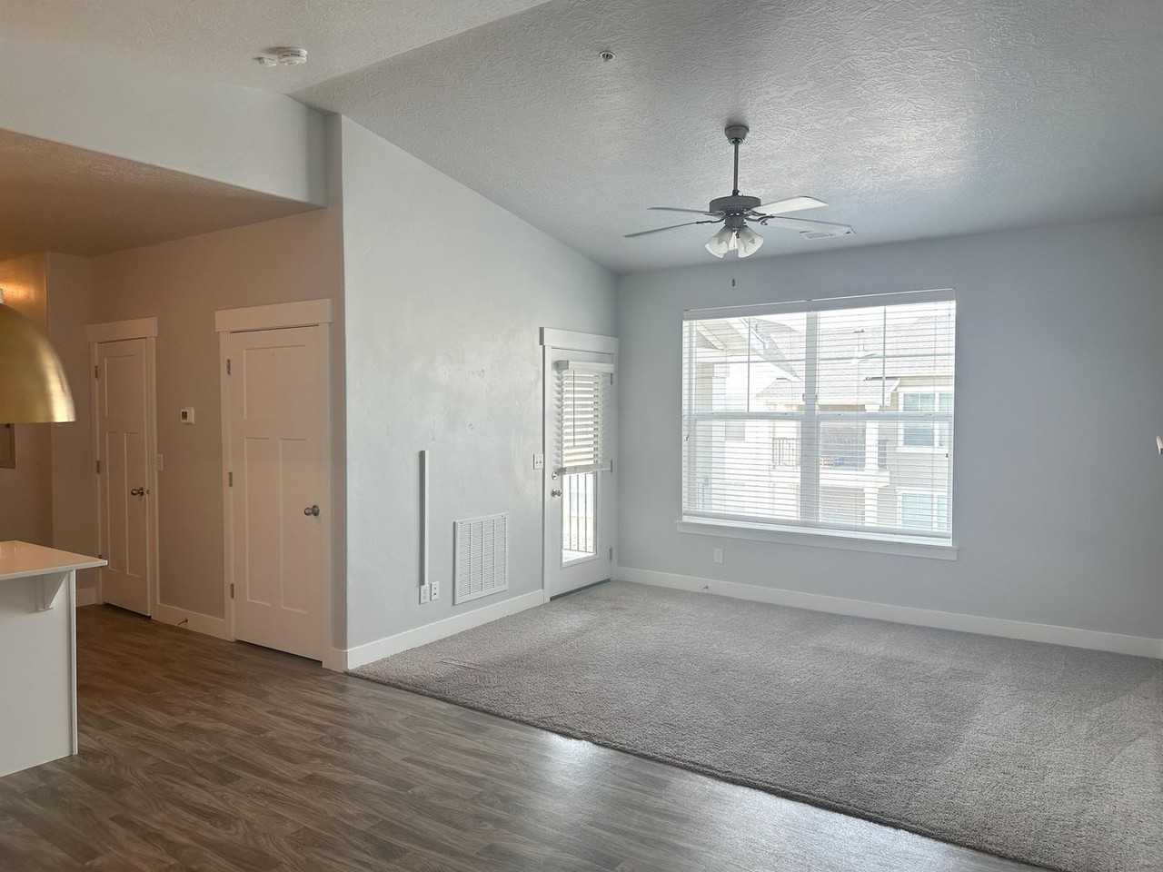107 W Seasons Dr - Photo 5 of 19