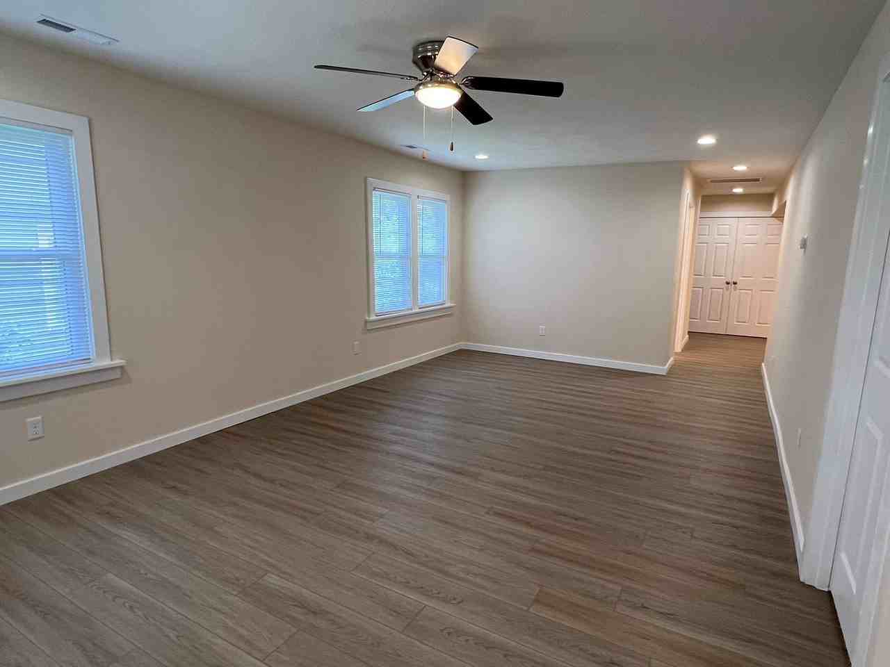 1223 N Sherman Ave - Photo 3 of 19