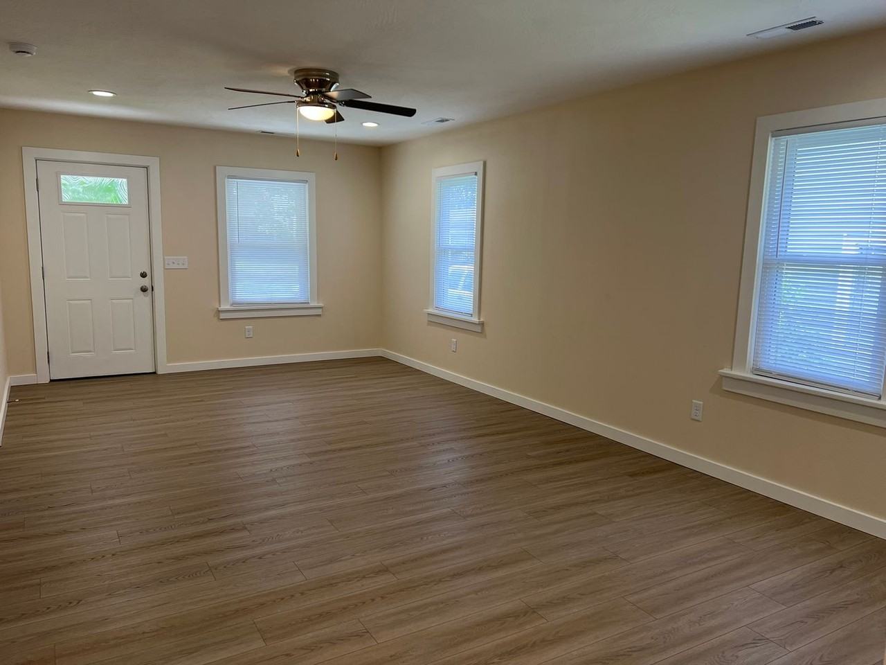 1223 N Sherman Ave - Photo 4 of 19