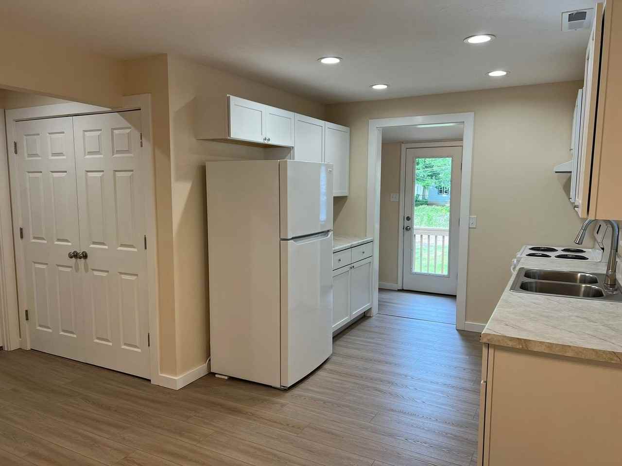 1223 N Sherman Ave - Photo 6 of 19