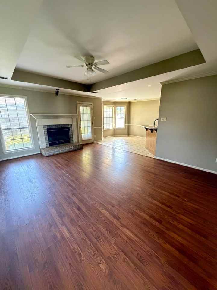 102 Plumdale Dr - Photo 5 of 10