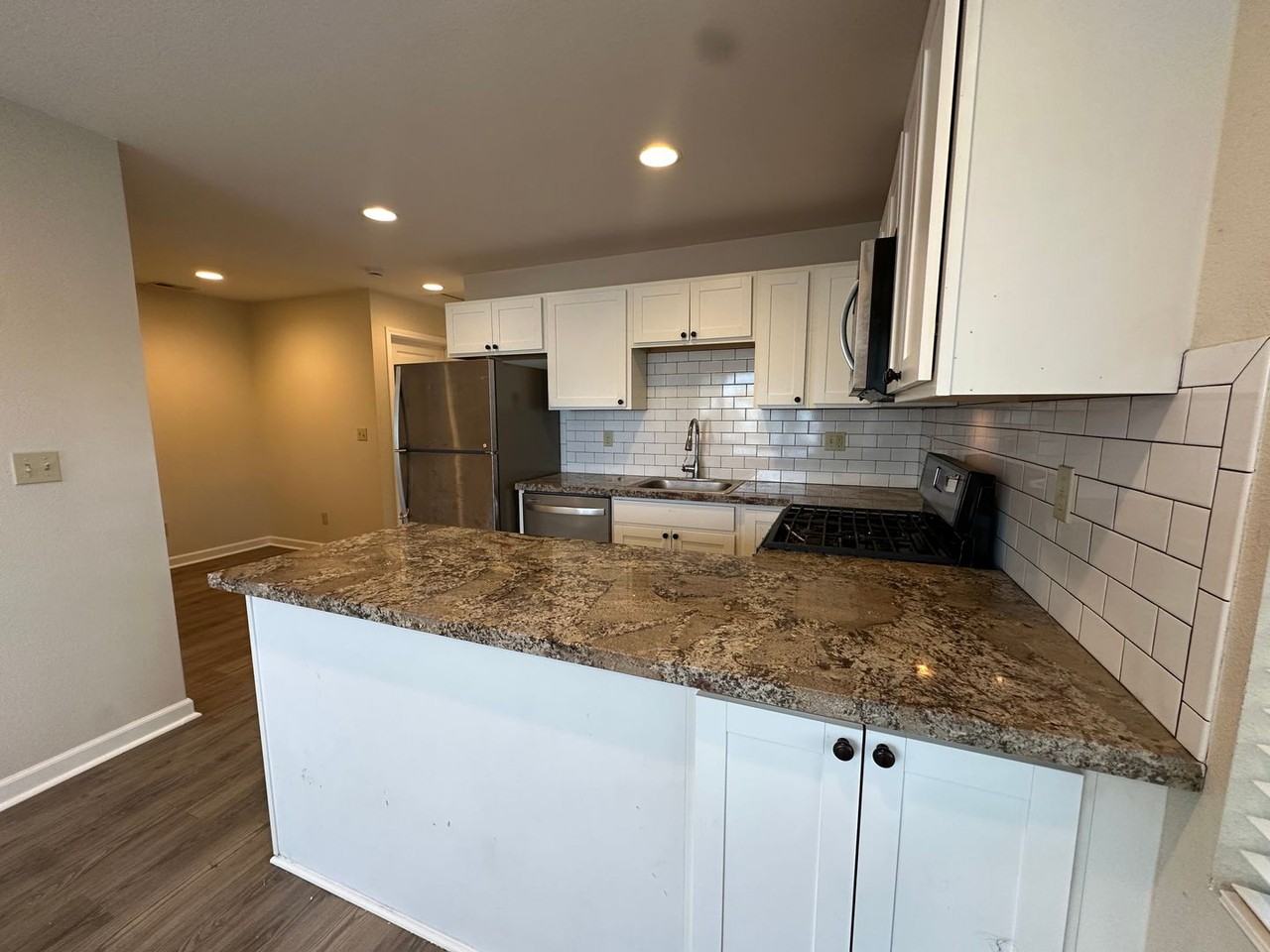 1115 Buena Vista Ave - Photo 2 of 4
