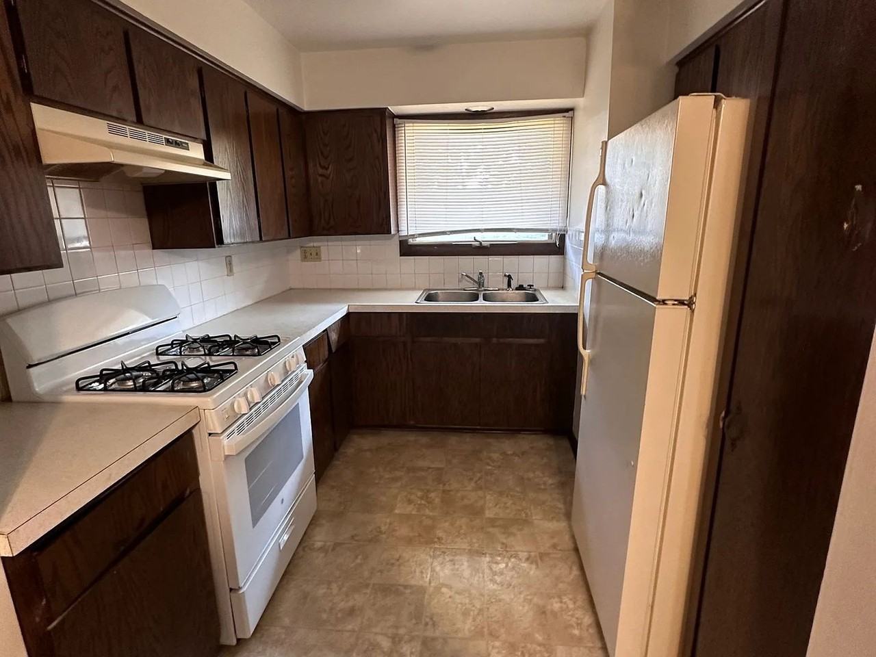 2600 Rice St - Photo 2 of 9