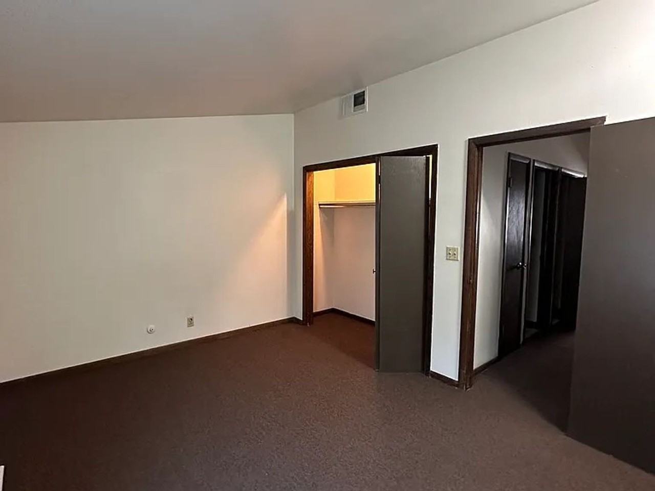 2600 Rice St - Photo 4 of 9