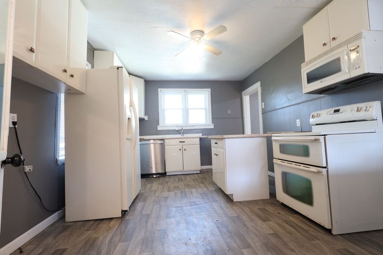 3 Pohlman Ln - Photo 2 of 15